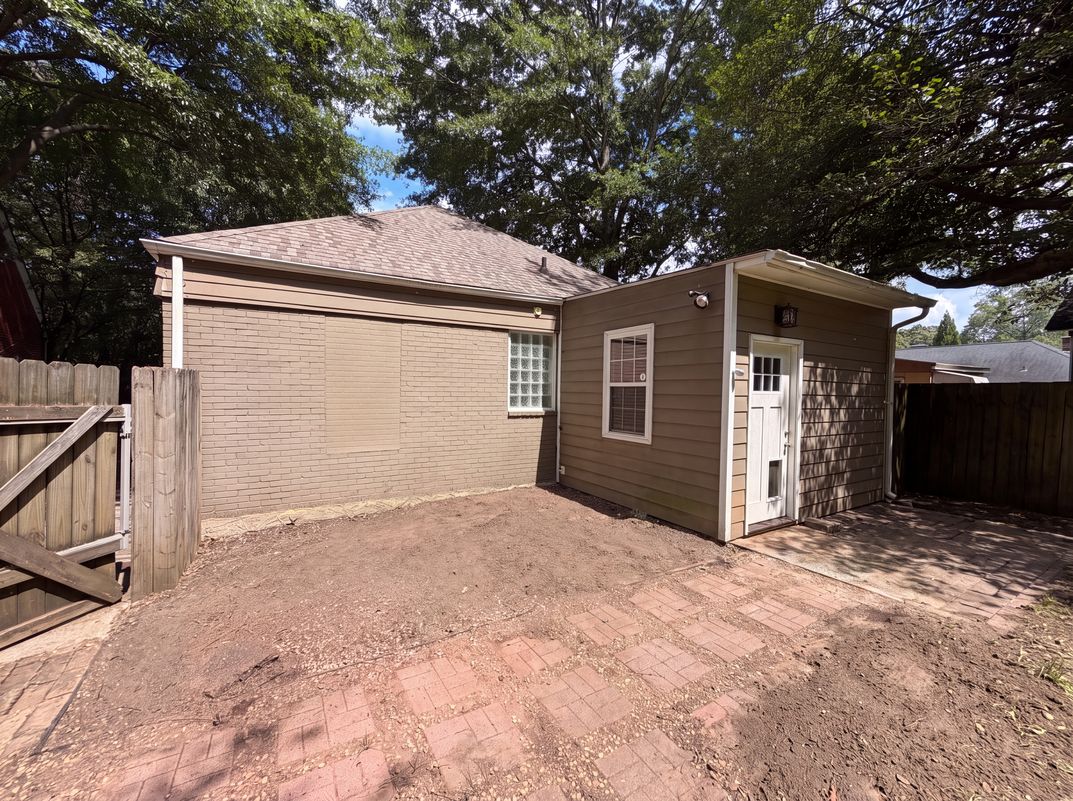 Photo 5 of 21 of 1773 Sylvan Rd SW, Atlanta, GA