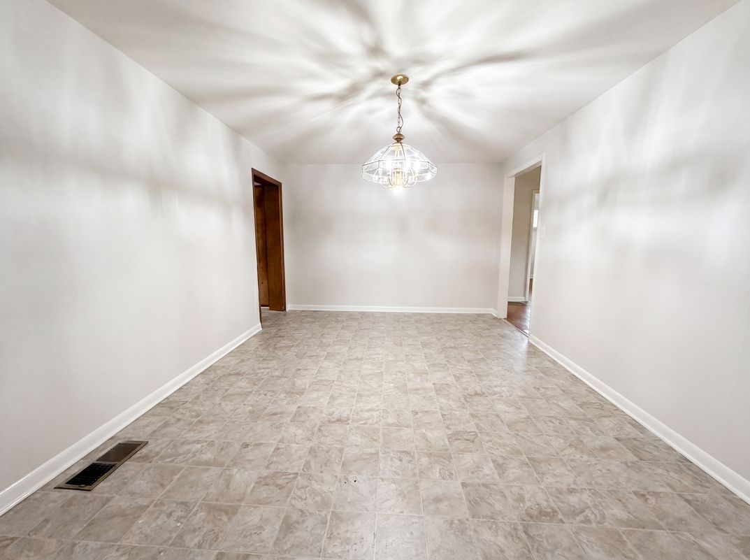 Photo 6 of 16 of 624 Belview St, Bessemer, AL