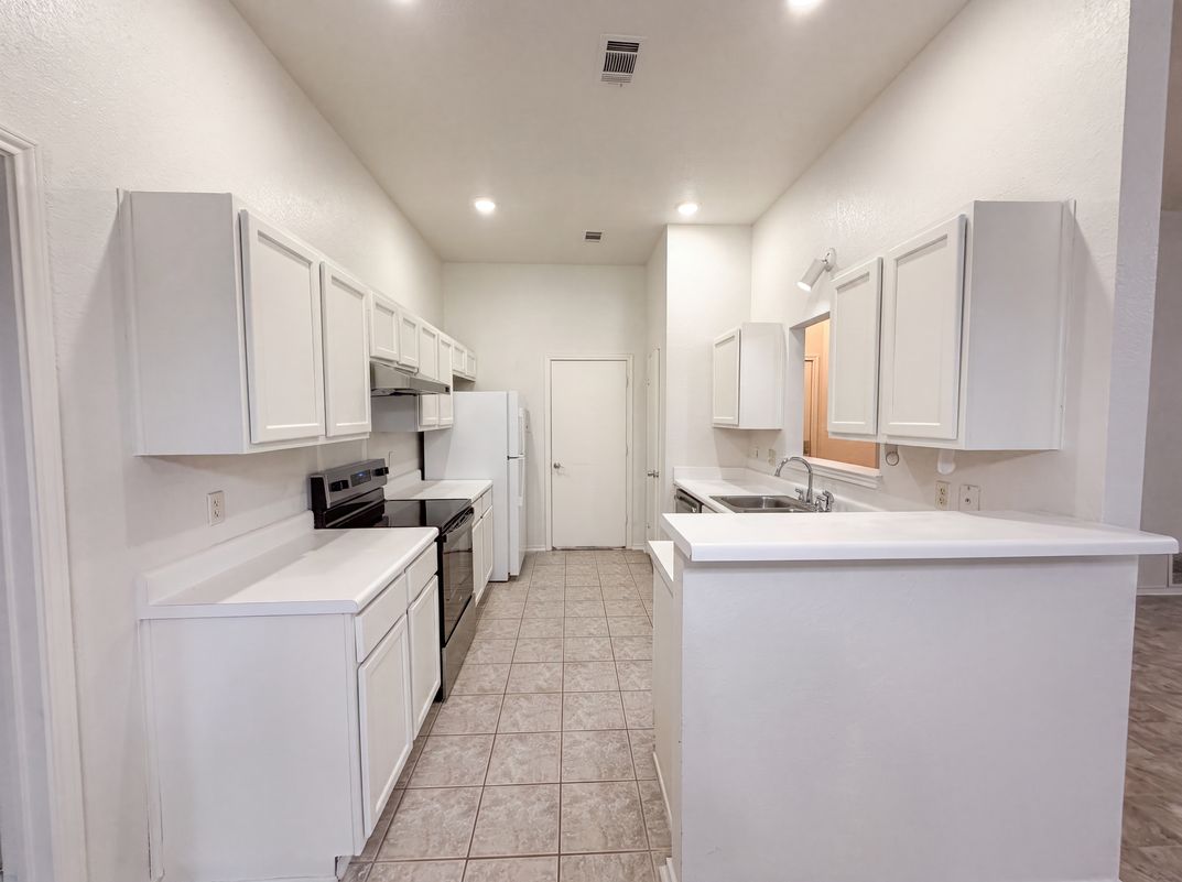 Photo 12 of 16 of 129 Meadowbrook Dr, Temple, TX