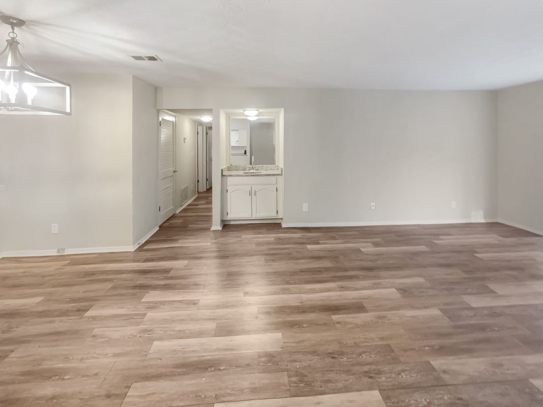 Photo 10 of 22 of 2725 Saint Augustine Trl SE, Marietta, GA