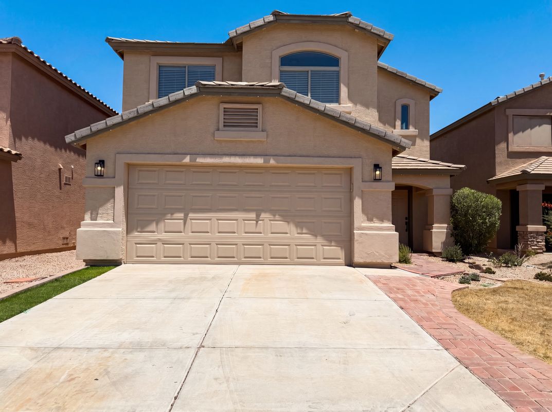 Property photo 1 of 41812 W Hillman Dr