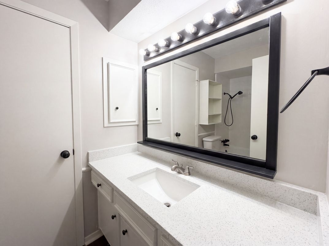 Photo 15 of 22 of 1618 Woodcrest Ln, Carrollton, TX