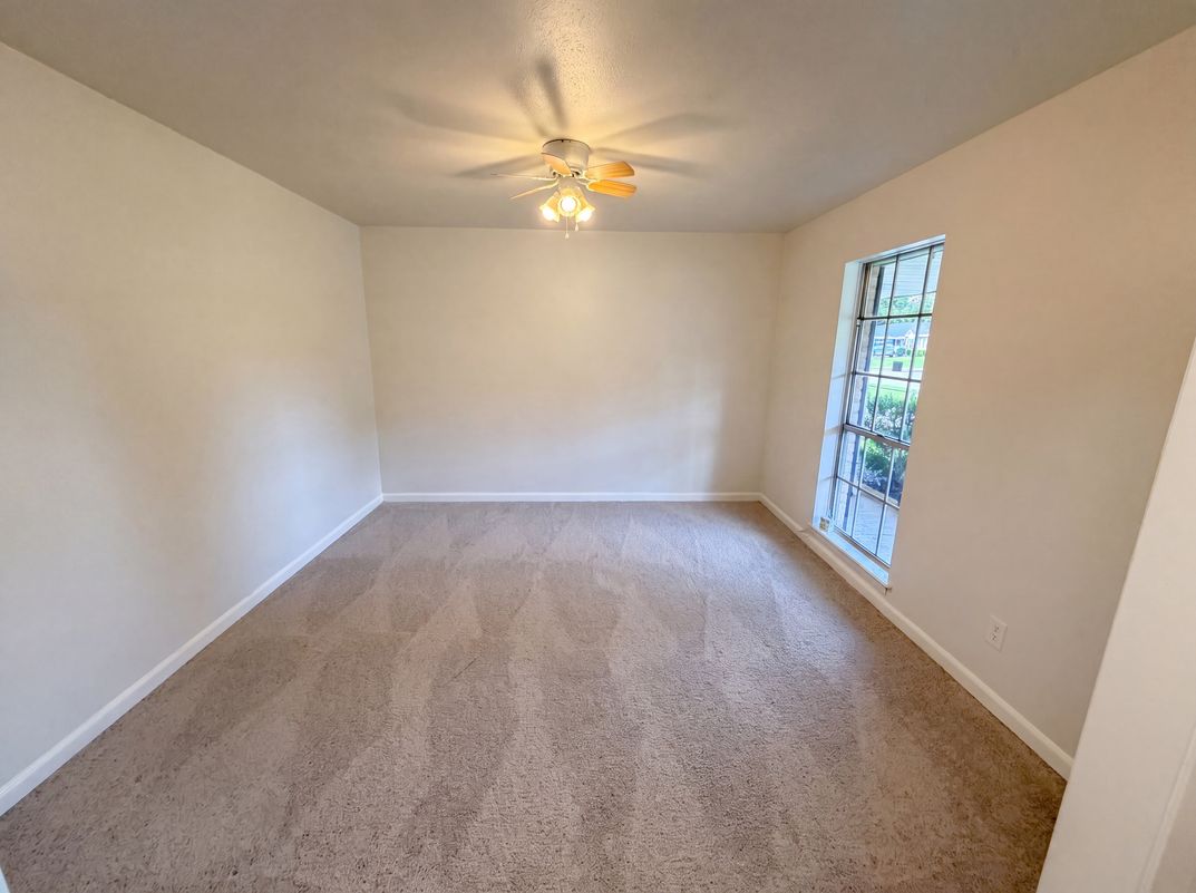 Photo 4 of 26 of 910 Luella Ave, Deer Park, TX