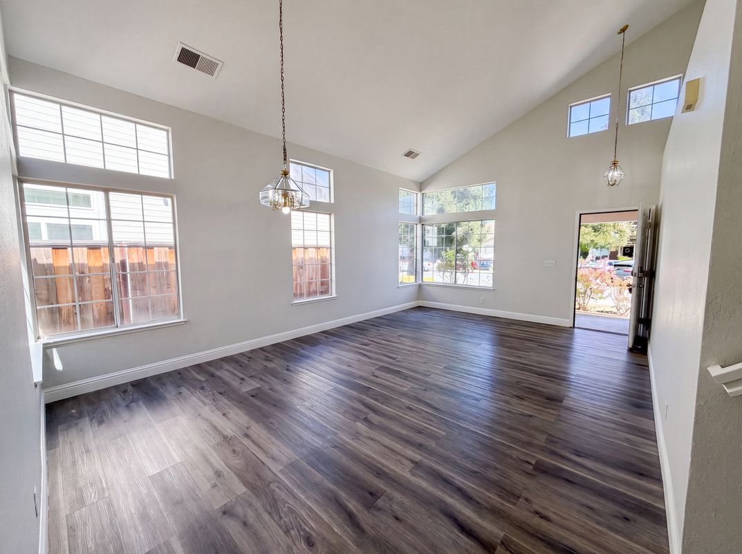 Property photo 3 of 5150 Brookfield Ct