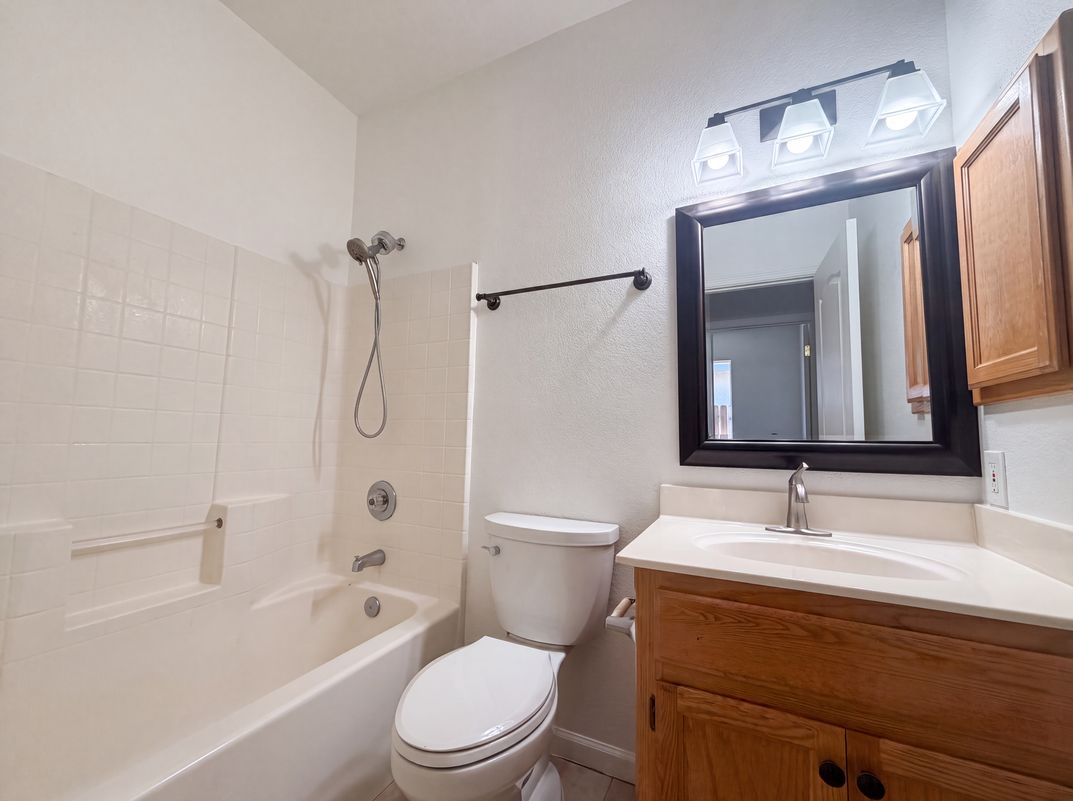 Photo 10 of 22 of 915 Wallace Dr, Woodland, CA