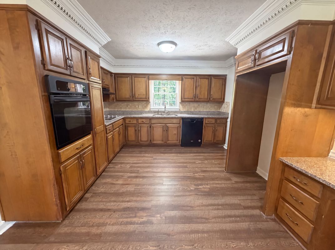 Photo 2 of 29 of 4379 Inns Brook Dr, Snellville, GA