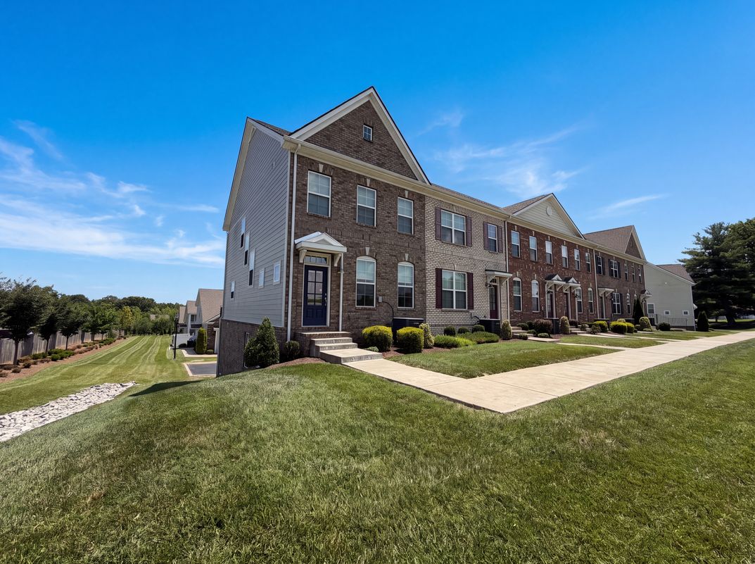 Photo 25 of 31 of 200 Kinsale Dr, Spring Hill, TN