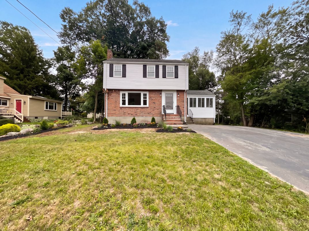 Photo 21 of 28 of 48 Woodlawn St, Randolph, MA