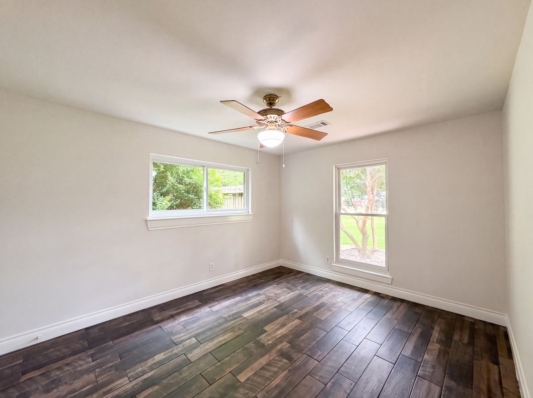 Photo 16 of 19 of 11614 Mile Dr, Houston, TX