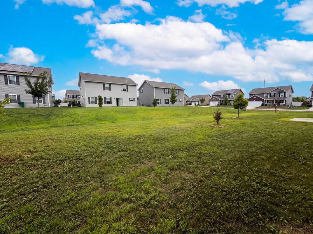 Photo 19 of 23 of 8196 Alyssum Dr, Plainfield, IN