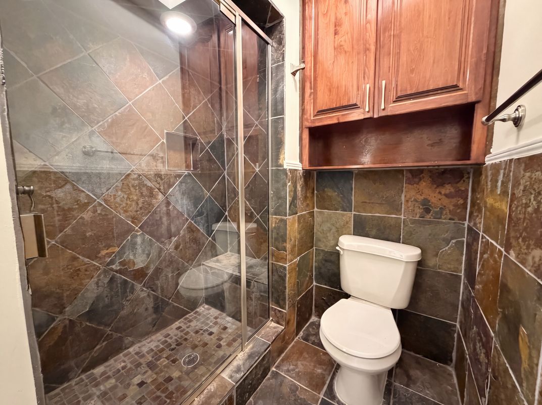 Photo 15 of 21 of 326 De Soto Dr, Universal City, TX