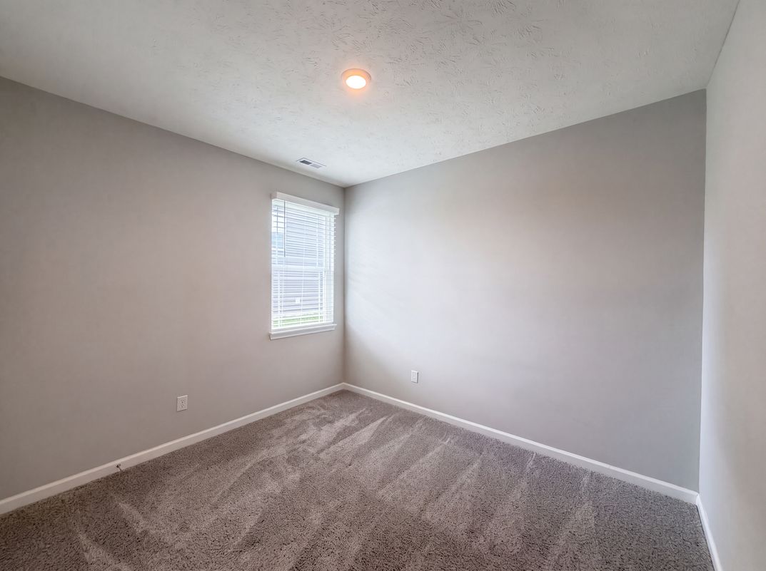 Photo 13 of 19 of 1671 Fairmount Dr, Greenfield, IN