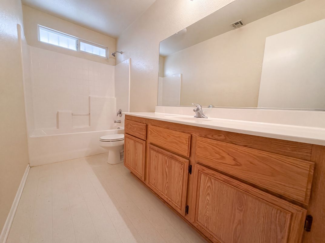Photo 11 of 27 of 18792 Dogwood Ct, Adelanto, CA