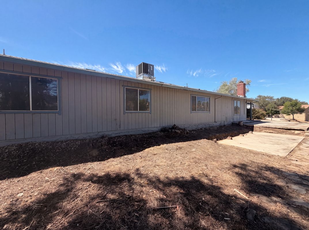Photo 5 of 29 of 6041 Thornicroft Dr, Valley Springs, CA