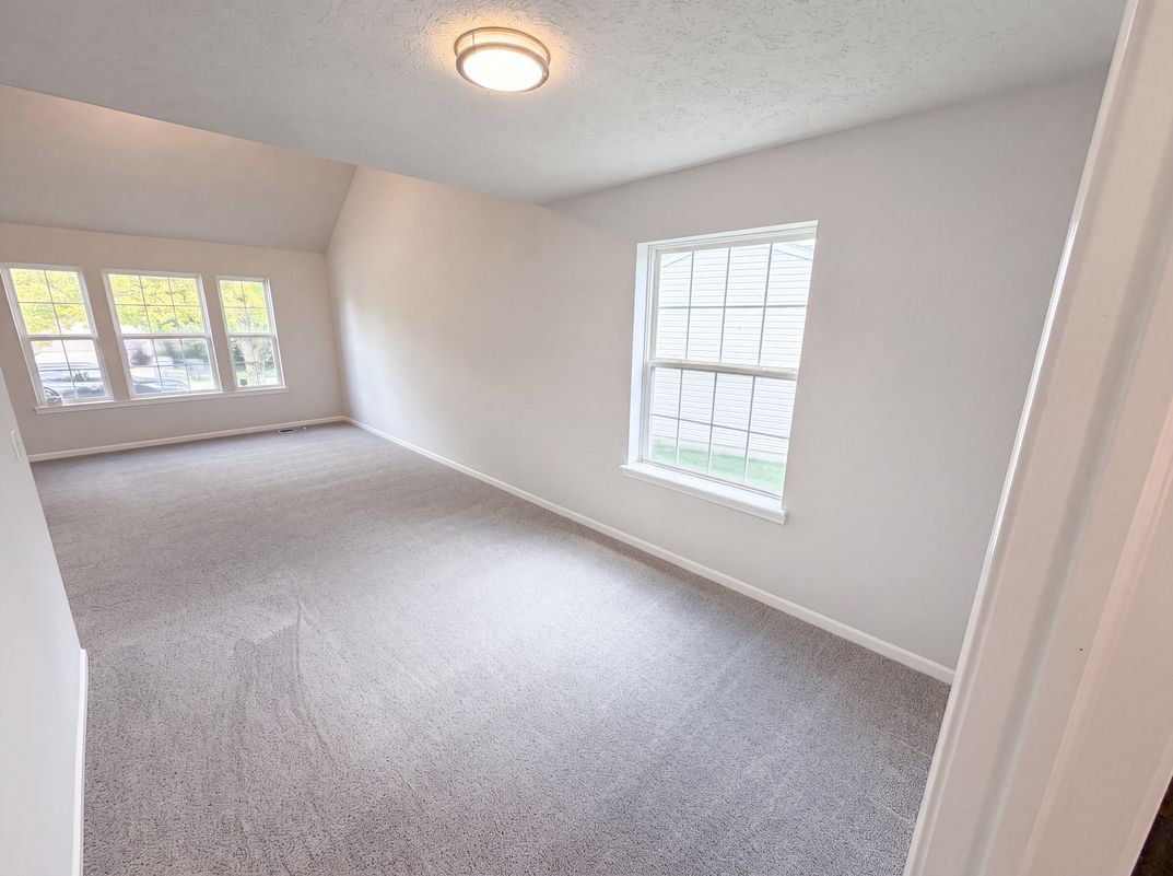 Photo 11 of 33 of 6680 Crestwell Ln, Indianapolis, IN