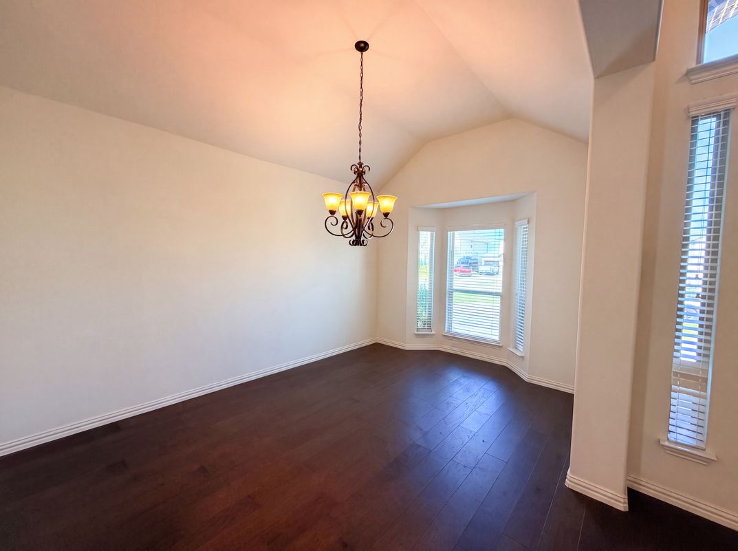Photo 9 of 34 of 4305 Curlew Ln, Garland, TX