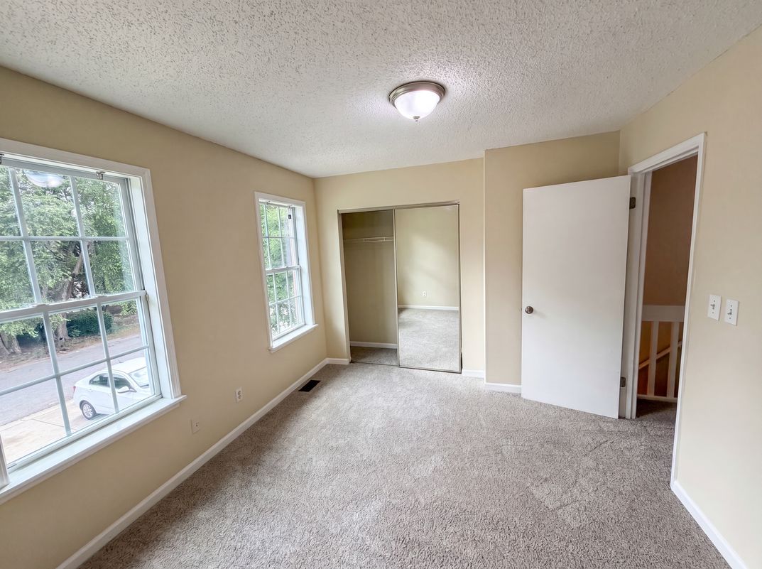 Photo 10 of 24 of 3271 Tennington Pl, Lawrenceville, GA