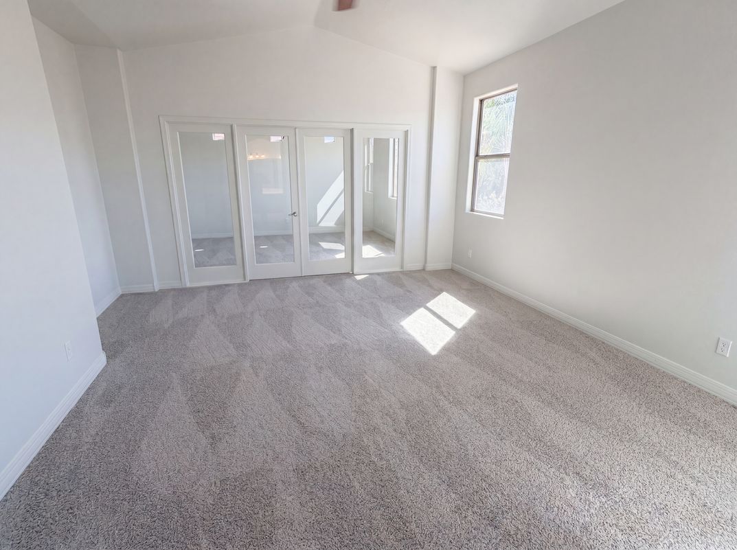 Photo 4 of 37 of 5032 W Yearling Rd, Phoenix, AZ