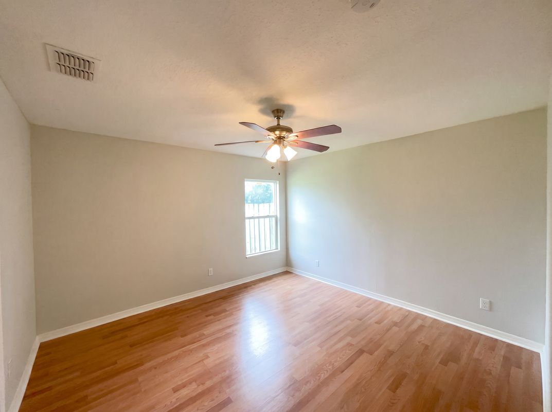 Photo 4 of 25 of 1801 Missouri Ave, Saint Cloud, FL
