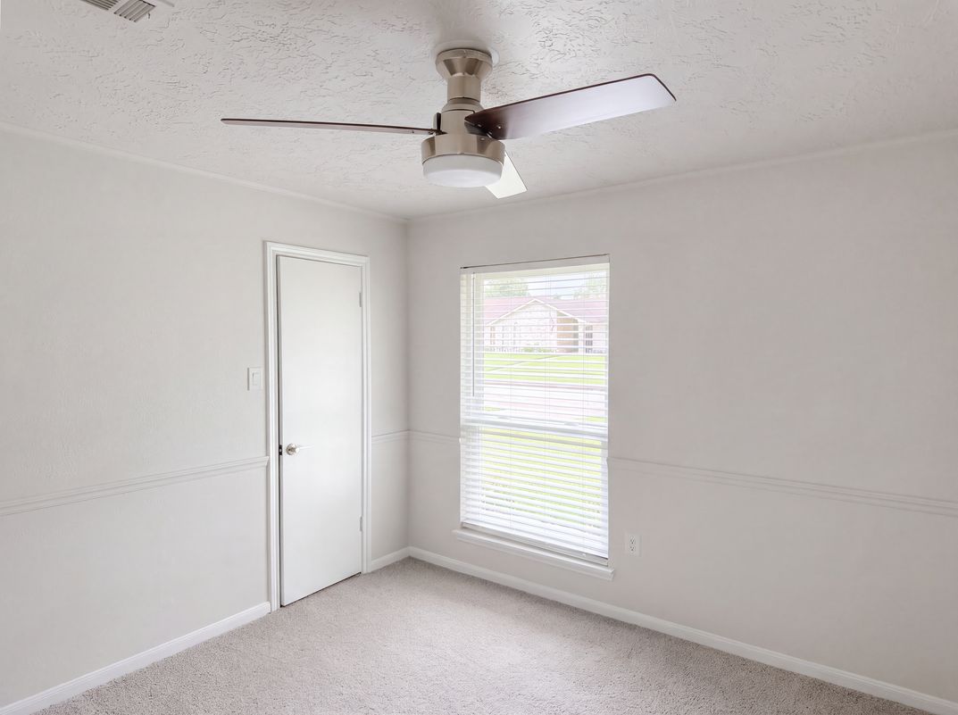 Photo 16 of 26 of 14923 Aspen Hills Dr, Houston, TX