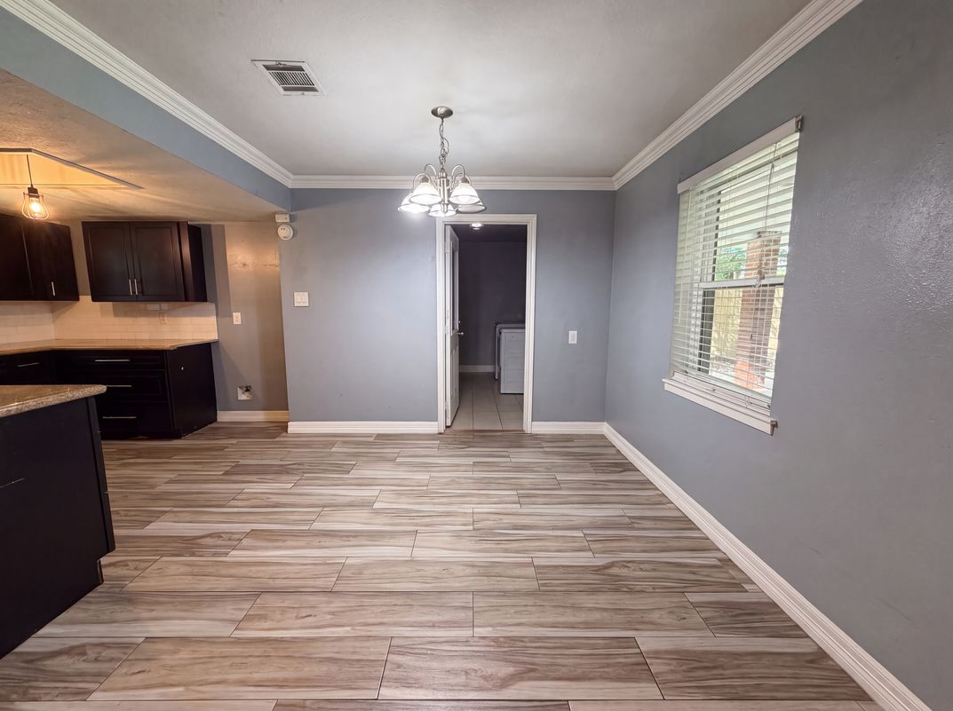 Photo 6 of 21 of 9314 Deanwood St, Houston, TX