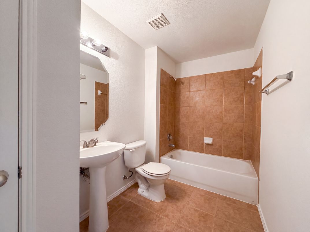 Photo 21 of 25 of 1756 Hidden Brook Dr, Grand Prairie, TX