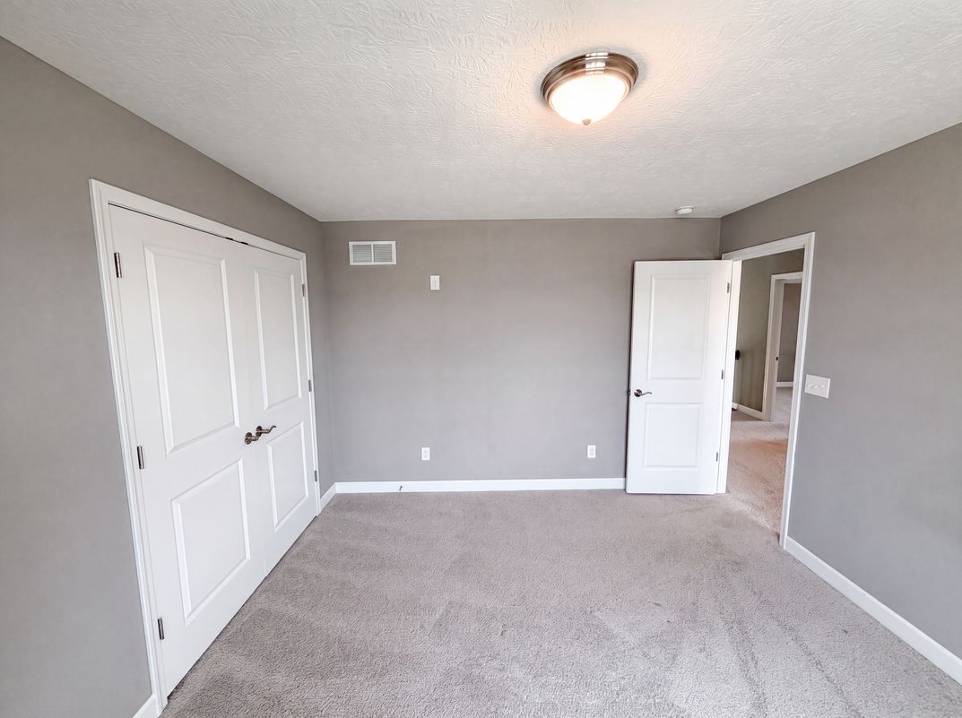 Photo 11 of 38 of 10060 New California Dr, Plain City, OH