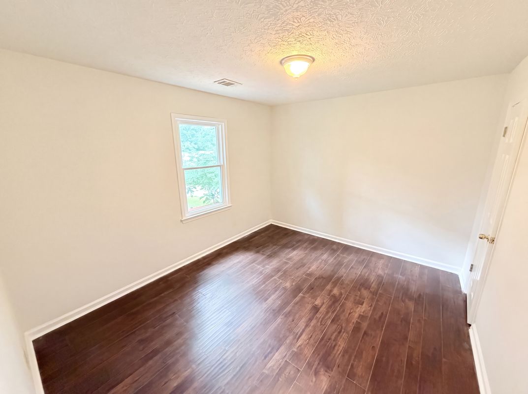 Photo 7 of 23 of 215 Arbour Run, Suwanee, GA