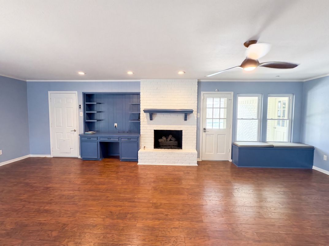 Photo 3 of 16 of 1115 N Waterview Dr, Richardson, TX