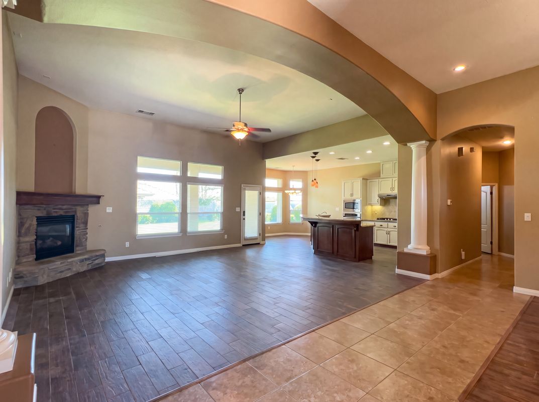 Photo 3 of 35 of 11904 Kenseth St, Bakersfield, CA