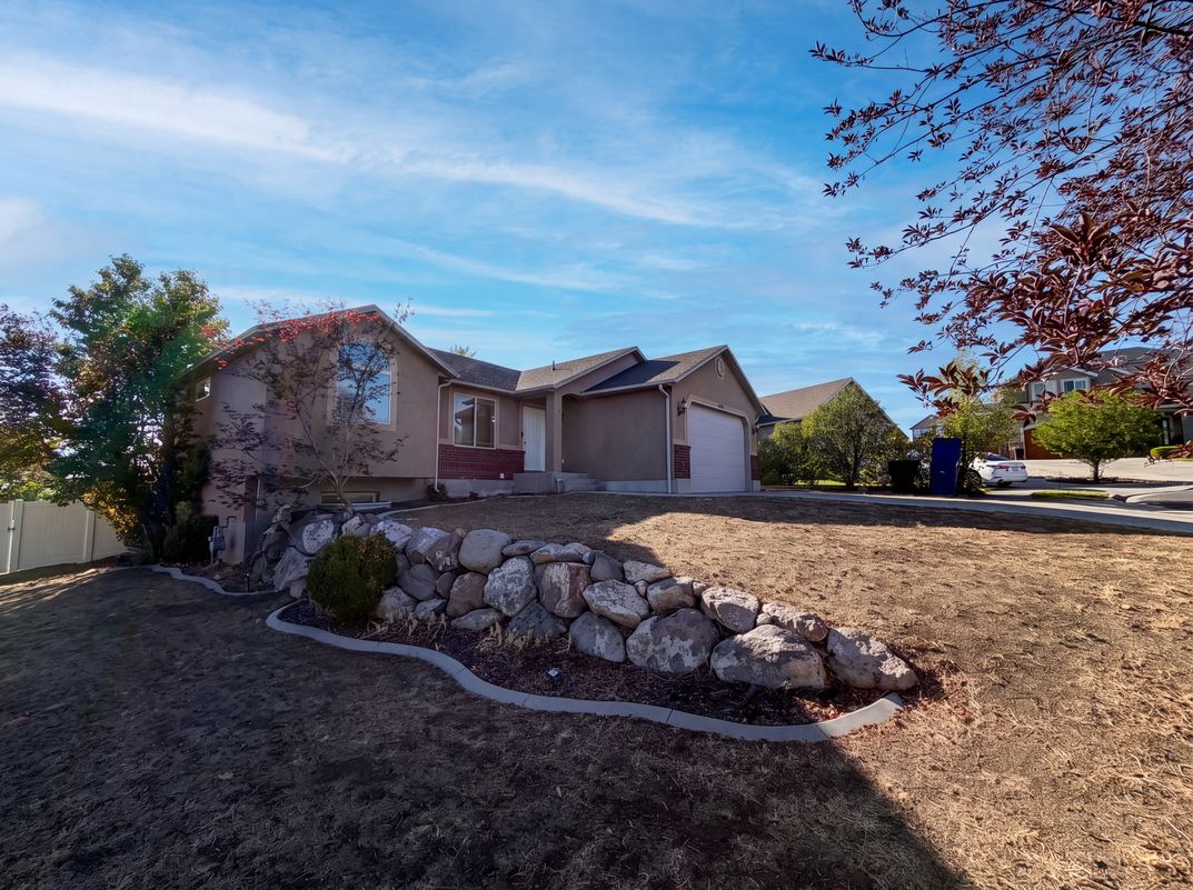Photo 16 of 18 of 14273 S Heartstone Cir, Herriman, UT