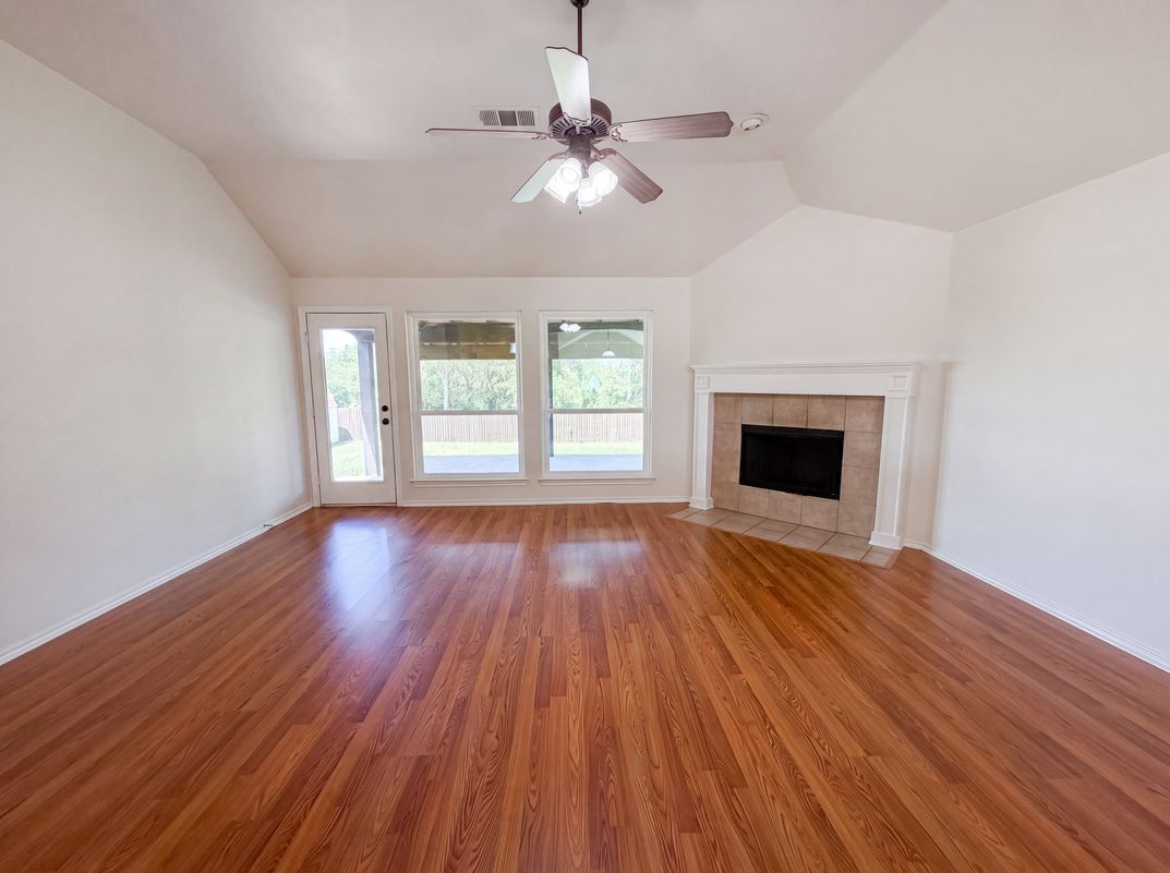 Photo 6 of 21 of 324 Cascade Dr, Red Oak, TX