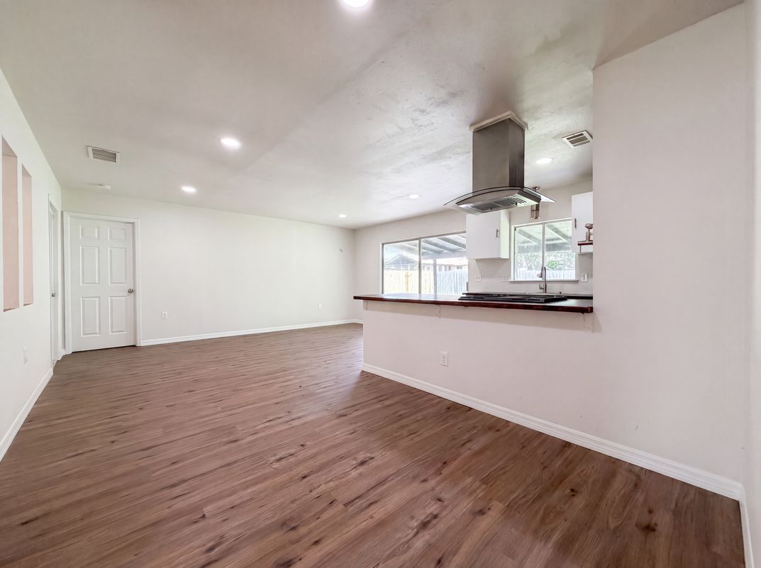 Photo 6 of 17 of 2906 Keslake St, San Antonio, TX
