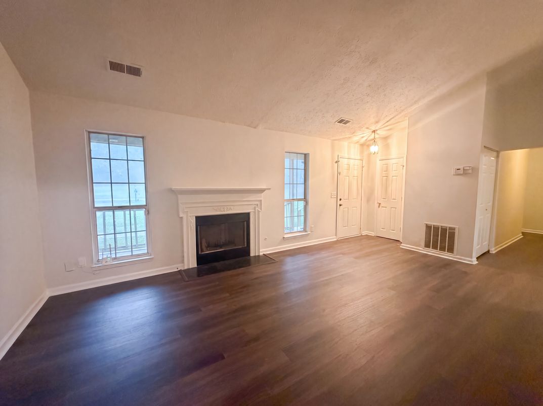 Photo 3 of 29 of 4320 Southvale Dr, Decatur, GA