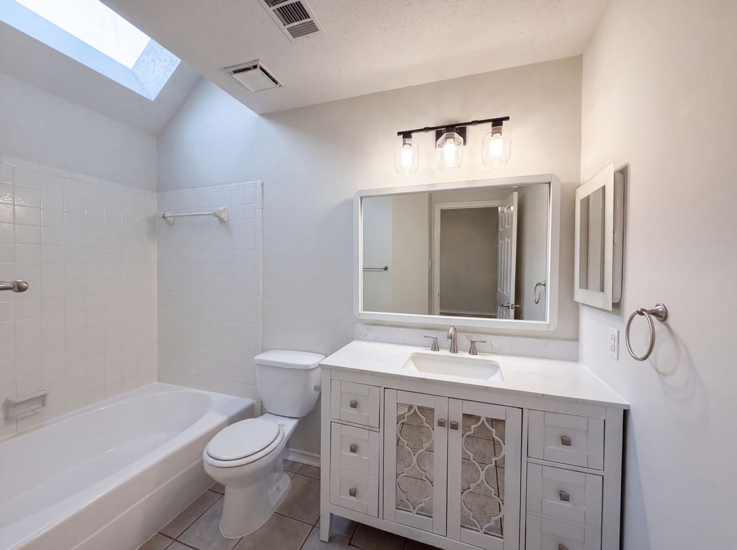 Photo 11 of 21 of 11823 Meadowchase Dr, Houston, TX