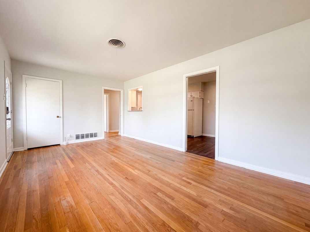Photo 3 of 15 of 4922 Bernadine Dr, San Antonio, TX
