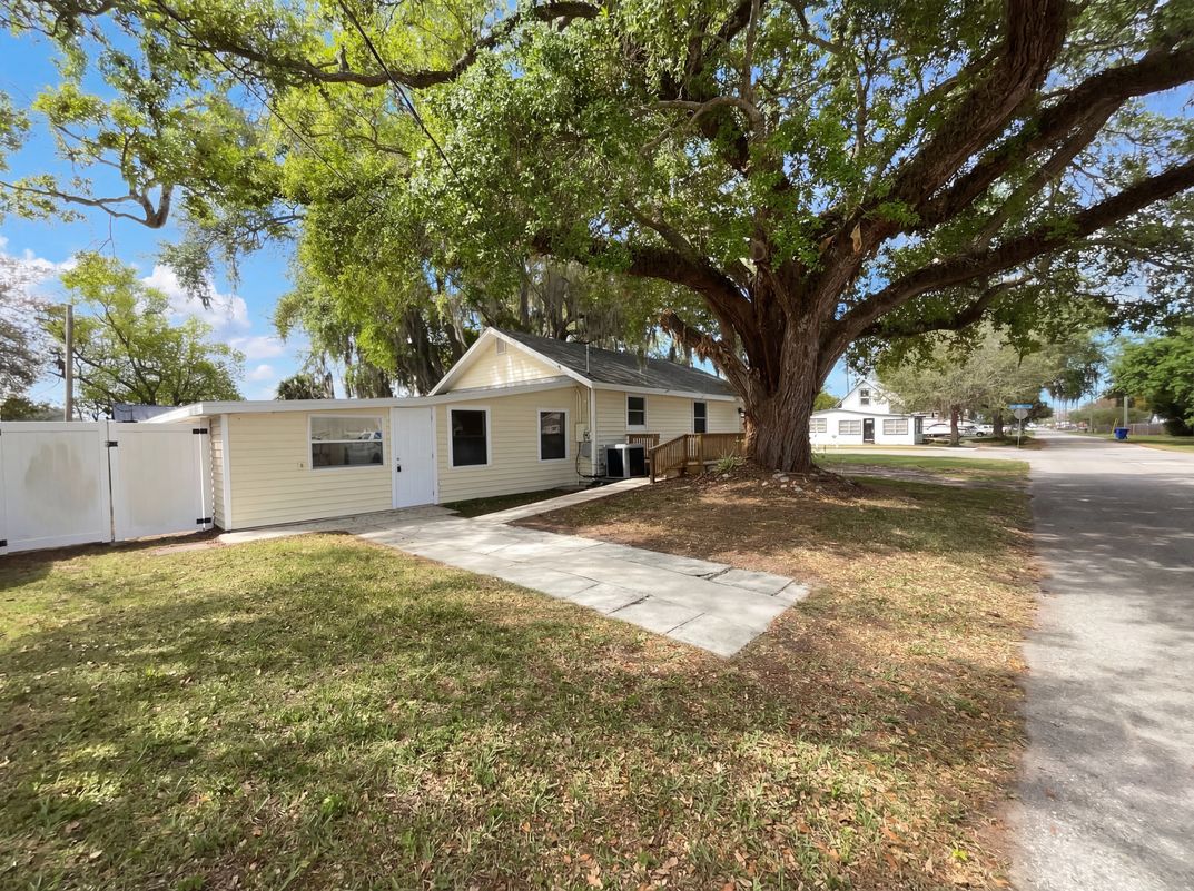 Photo 9 of 34 of 1623 12th St, Saint Cloud, FL