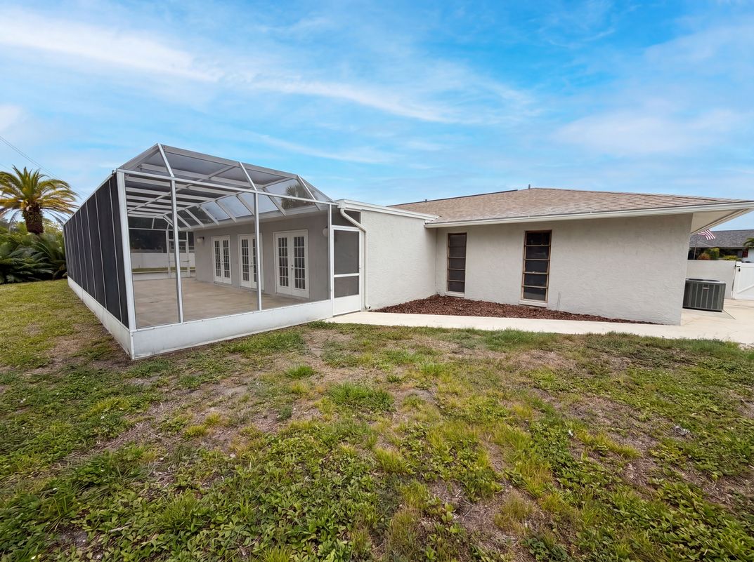 Photo 33 of 40 of 1301 Lucaya Ave, Venice, FL