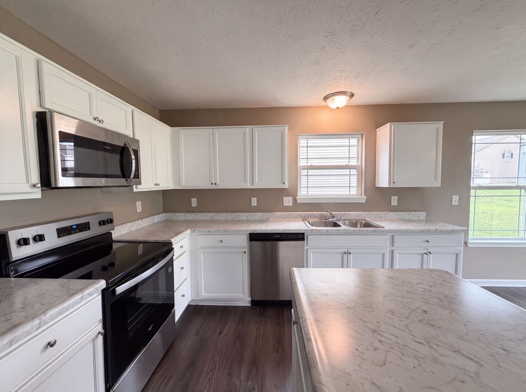 Photo 8 of 23 of 8196 Alyssum Dr, Plainfield, IN