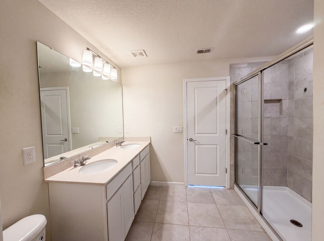 Photo 18 of 24 of 7768 Syracuse Dr, Clermont, FL
