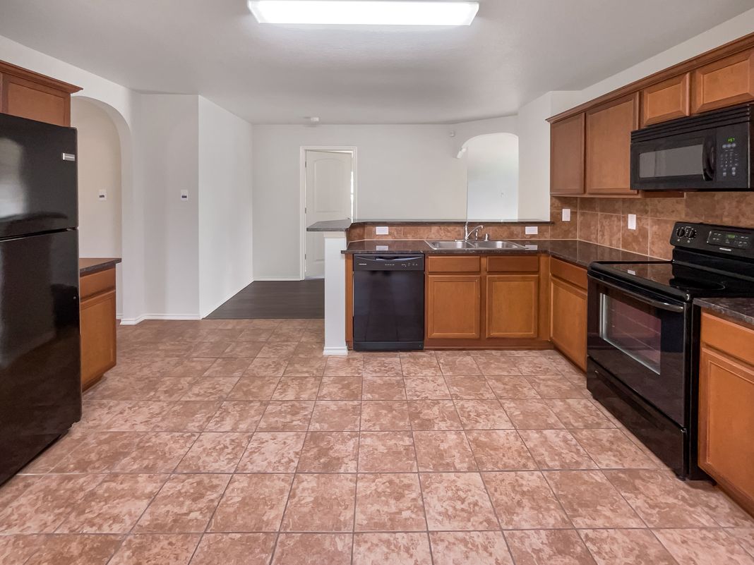 Photo 9 of 16 of 2052 Fair Weather Dr, Lancaster, TX