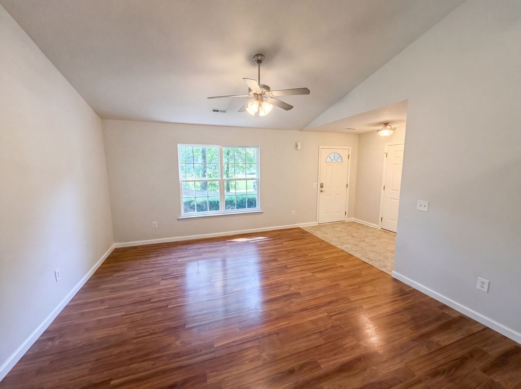 Photo 3 of 18 of 102 Hayworth Ave, Clinton, SC