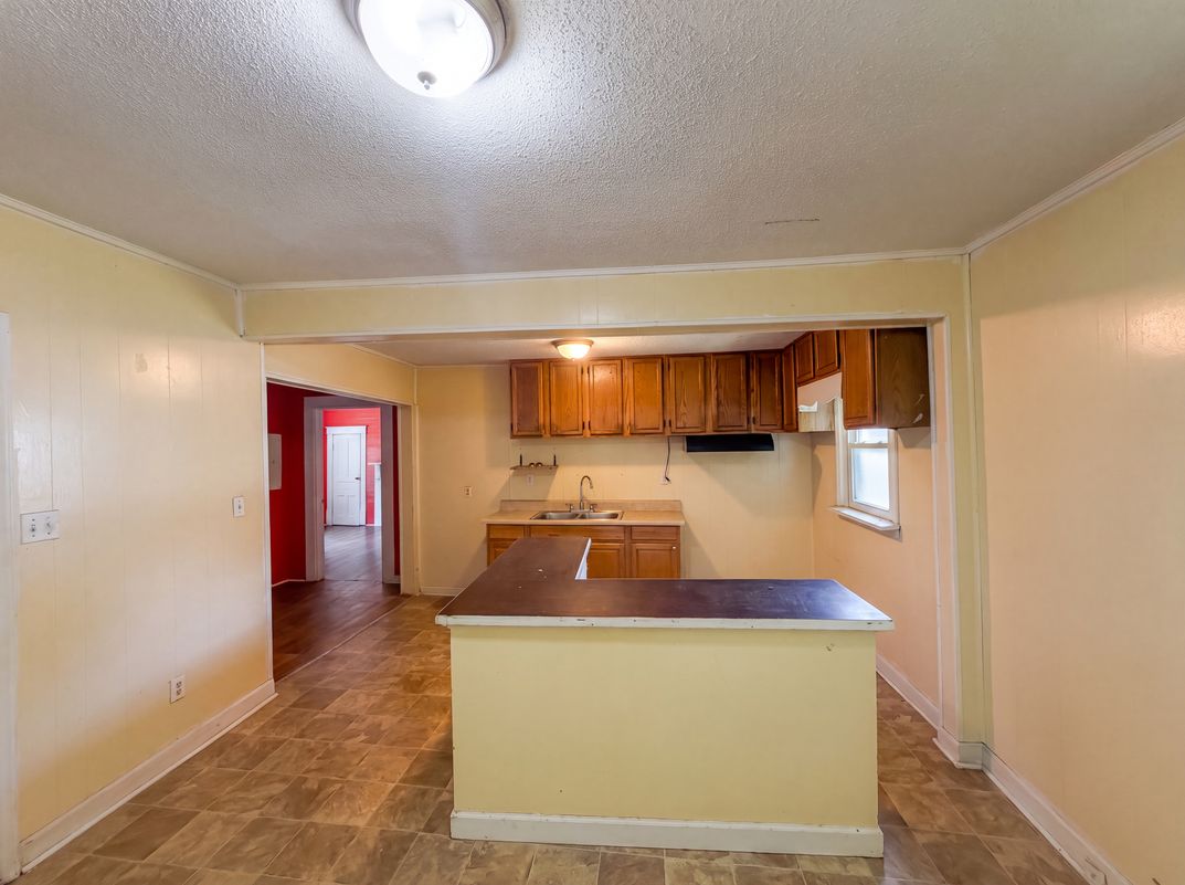 Photo 6 of 16 of 621 McIver St, Sanford, NC