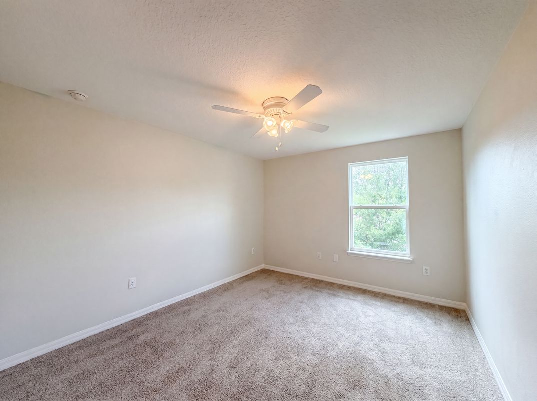 Photo 16 of 22 of 4876 Grassy Knoll Dr, Tavares, FL