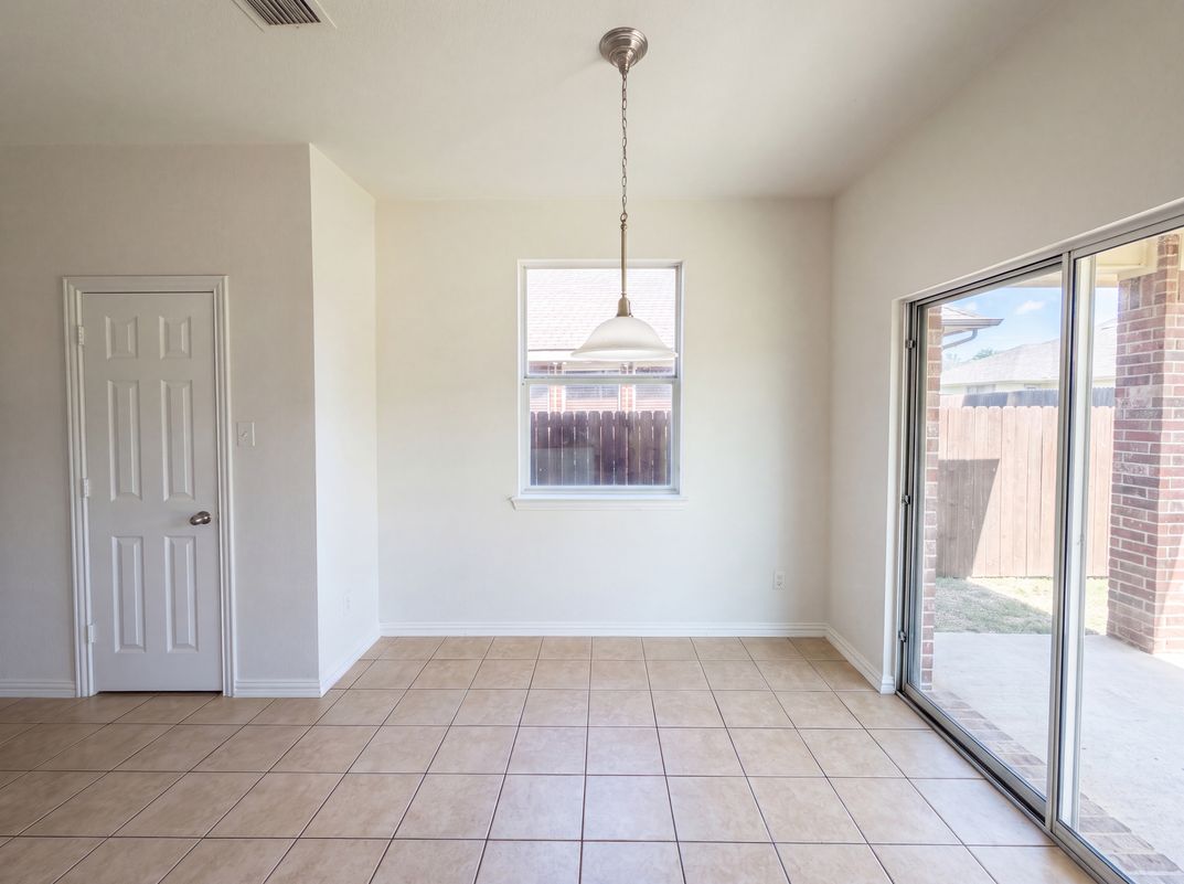 Photo 10 of 25 of 1421 Sparrow Dr, Little Elm, TX