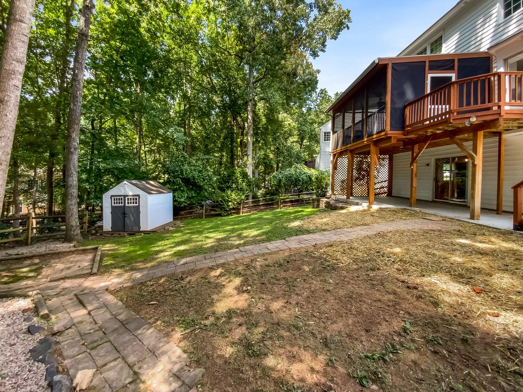 Photo 6 of 24 of 8806 Glenside St, Huntersville, NC