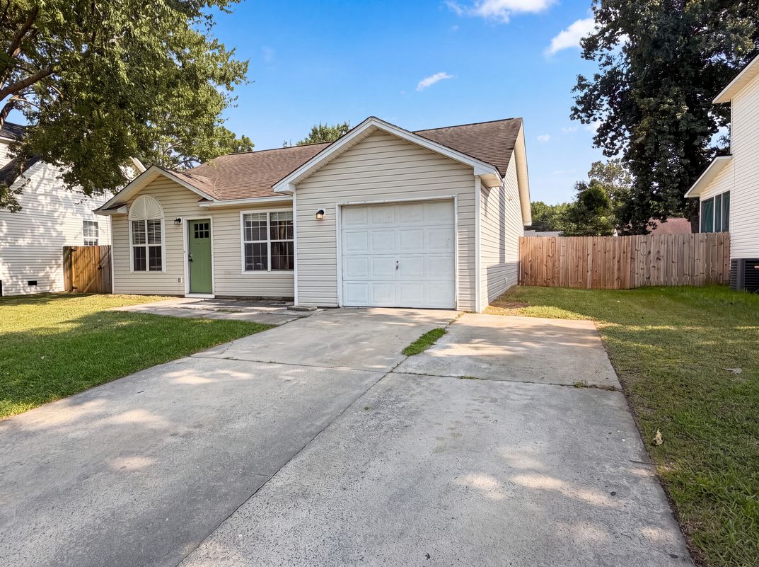 Photo 15 of 18 of 218 Persimmon Cir, Goose Creek, SC