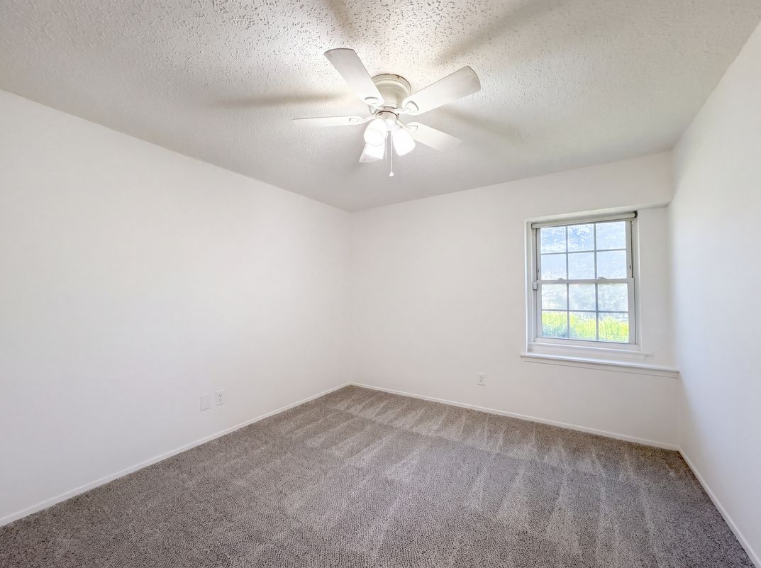 Photo 9 of 17 of 1713 Steinburg Ln, Fort Worth, TX