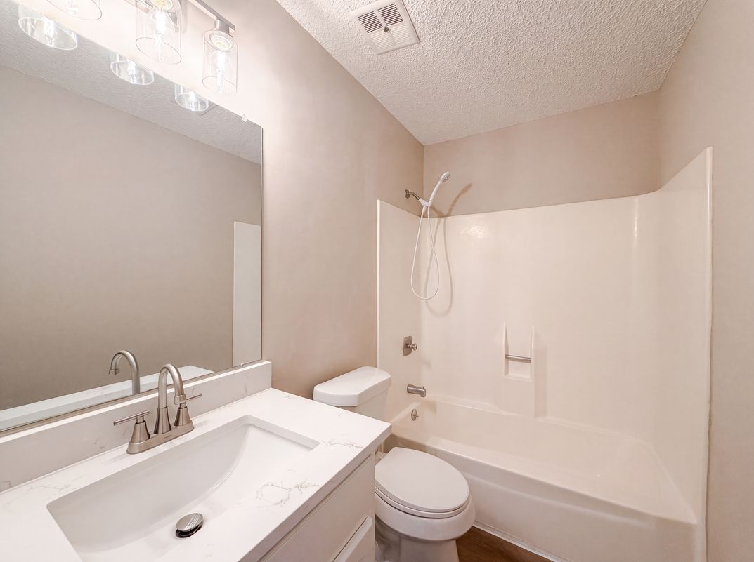 Photo 15 of 17 of 5602 Briarwood Forest Dr, Houston, TX