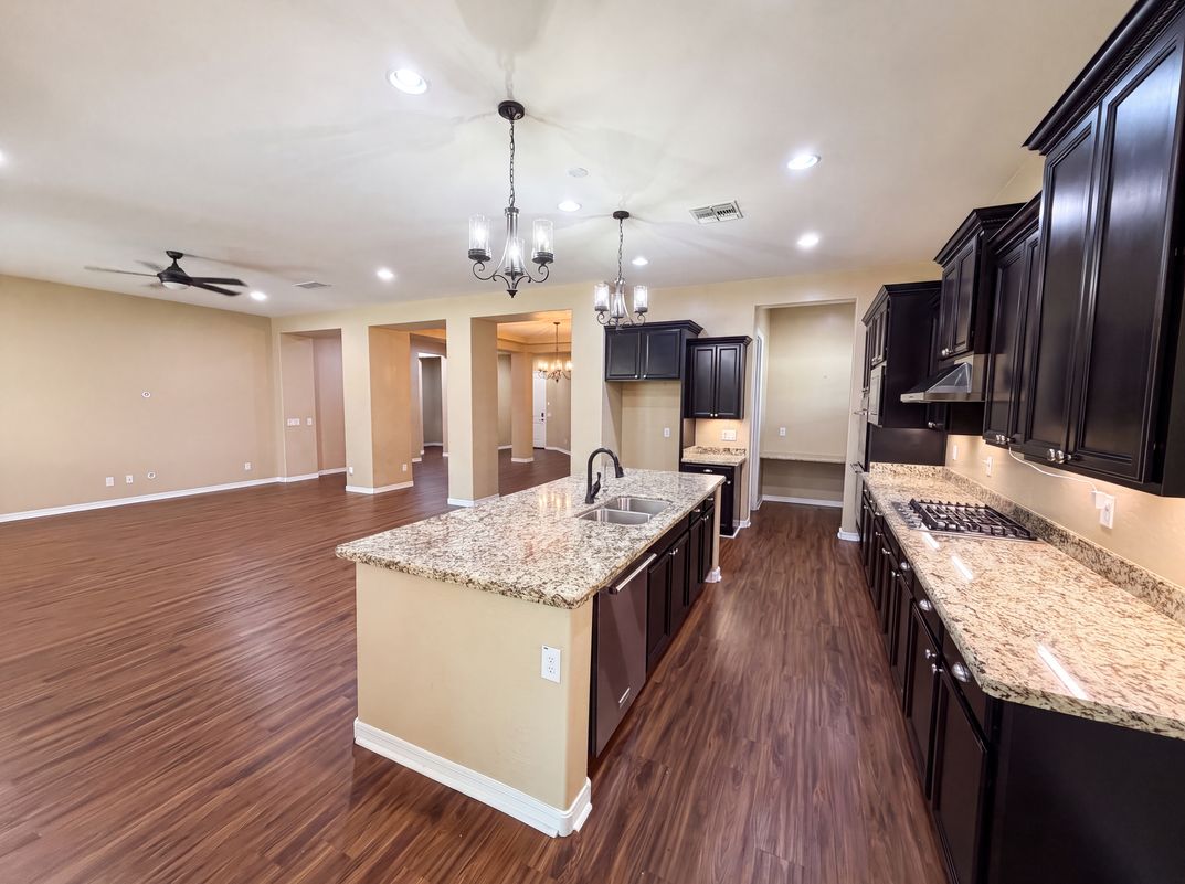 Photo 12 of 39 of 18136 W Devonshire Ave, Goodyear, AZ